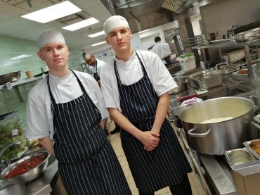 Chef brothers aim for Michelin star at prestigious hotel